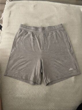 ALO Yoga Men’s Light Gray Athletic Shorts